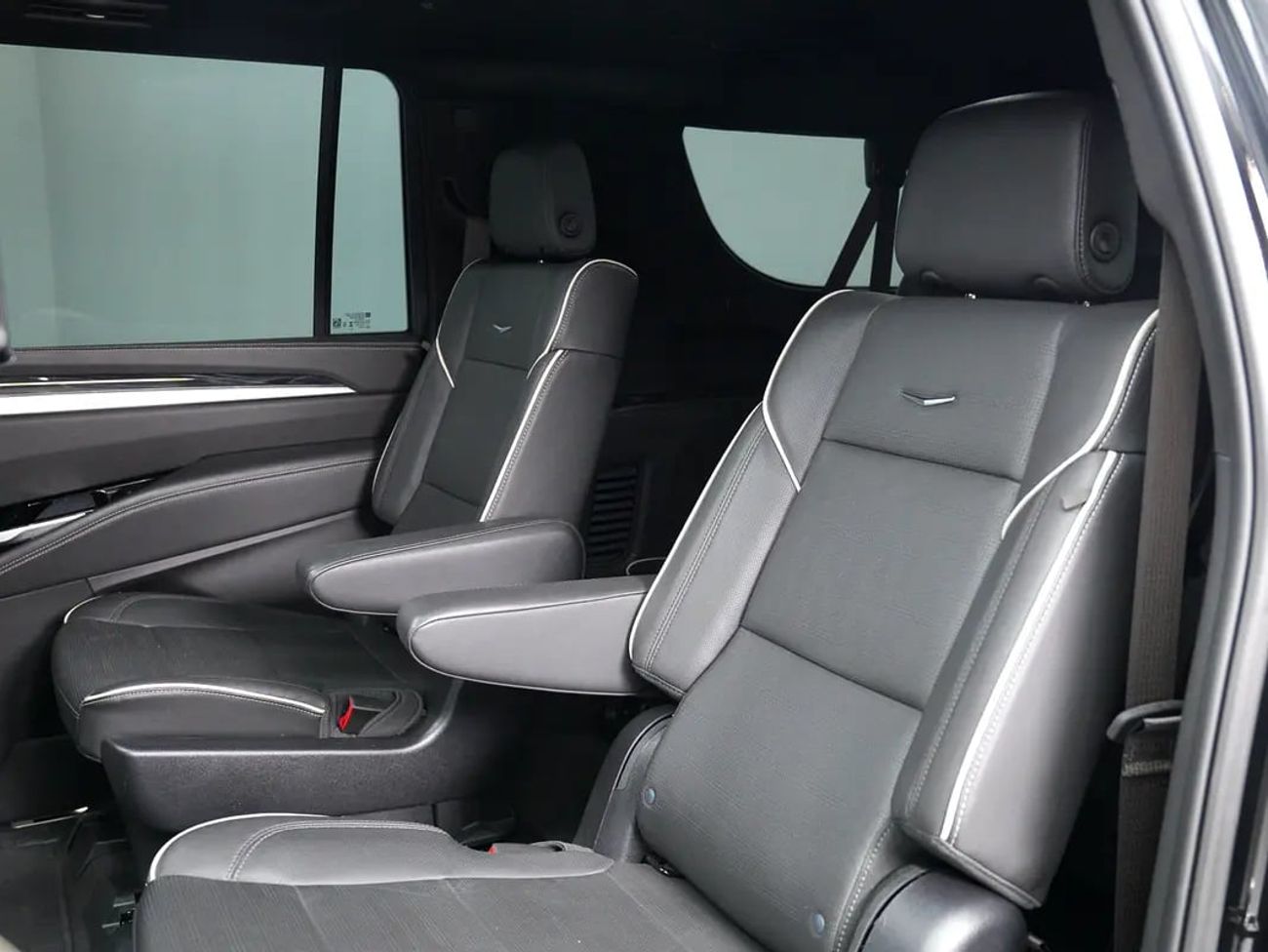 Cadillac Escalade ESV PREMIUM LUXURY PLATINUM ESV - GCC Specs - Brand New!