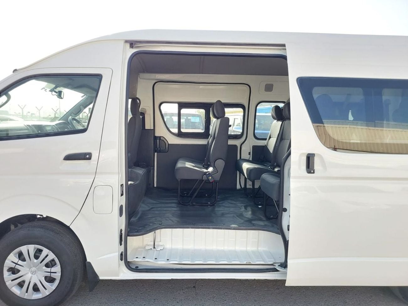 Toyota Hiace TOYOTA HIACE COMMUTER VAN RHD 2015 MODEL 3.0 L DIESEL AUTOMATIC(PM15677)