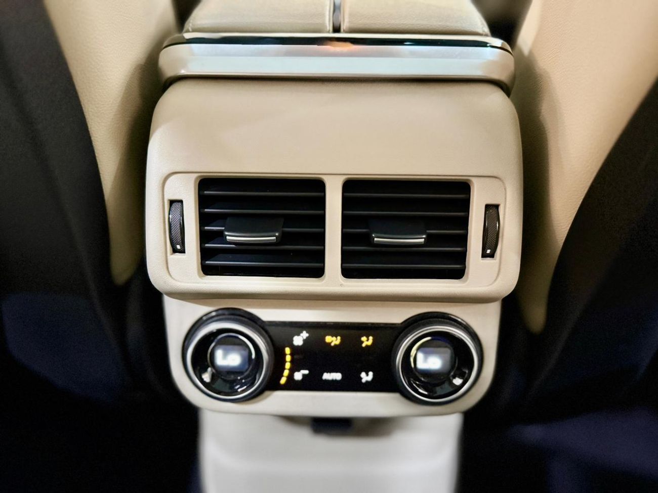 لاند روفر رينج روفر فيلار P300 R-Dynamic SE 2.0L