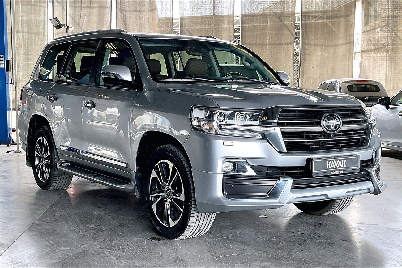 تويوتا لاند كروزر VXR | National Day Celebration | شامل الضمان | 0 ﺪﻔﻋﺓ ﺃﻮﻟﻯ
