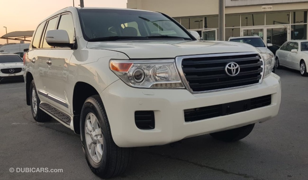 Toyota Land Cruiser Land cruiser model 2012 GCC car prefect condition cruise control Bluetooth navigation sensors radio