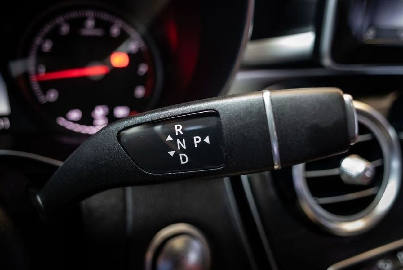 مرسيدس بنز GLC 250 AMG 2.0L Mercedes-Benz GLC250 Coupe AMG Night Package 2019 GCC under Warranty with Flexible Down-Pay