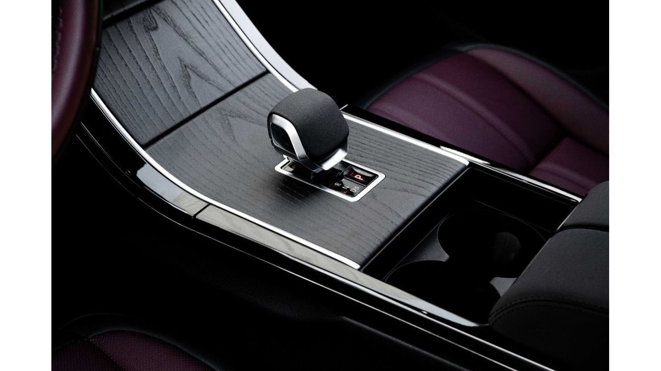 لاند روفر رانج روفر إيفوك R-Dynamic SE P250 | 4,308 P.M  | 0% Downpayment | Brand New!