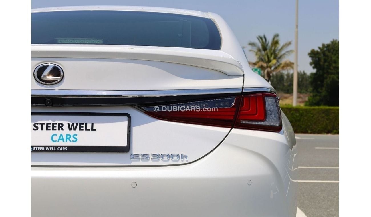 Lexus ES 300 ES300H 2.5L HYBRID ULTRA LUXURY | GCC SPECS