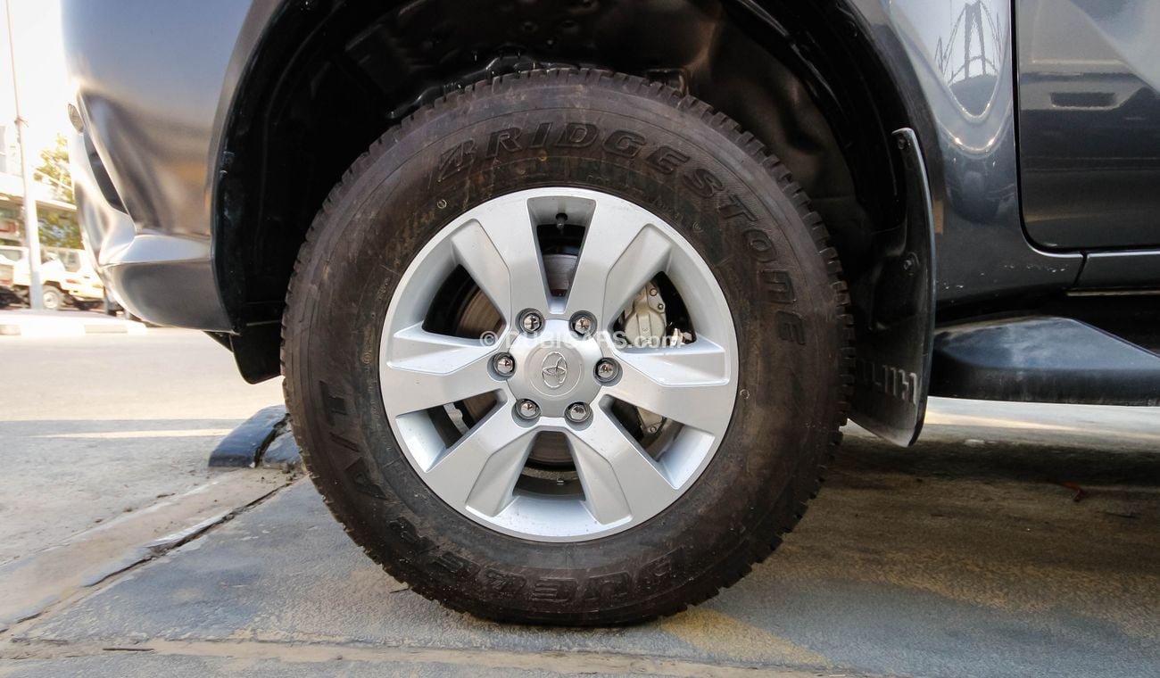 تويوتا هيلوكس SRS