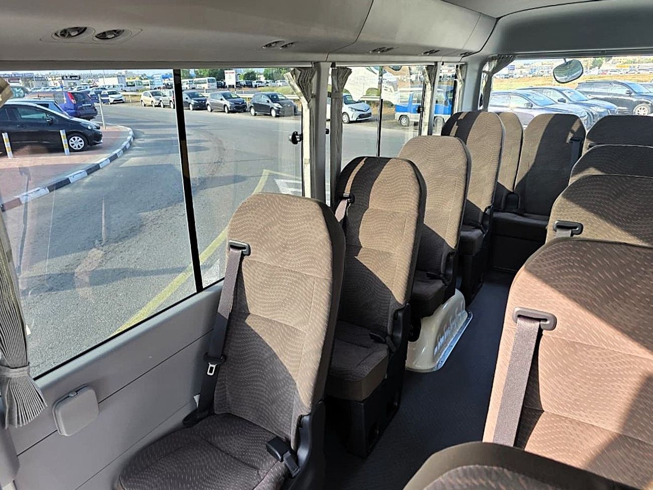 Toyota Coaster vip 4.2l diesel M/T 22 seats with electric door and cool box