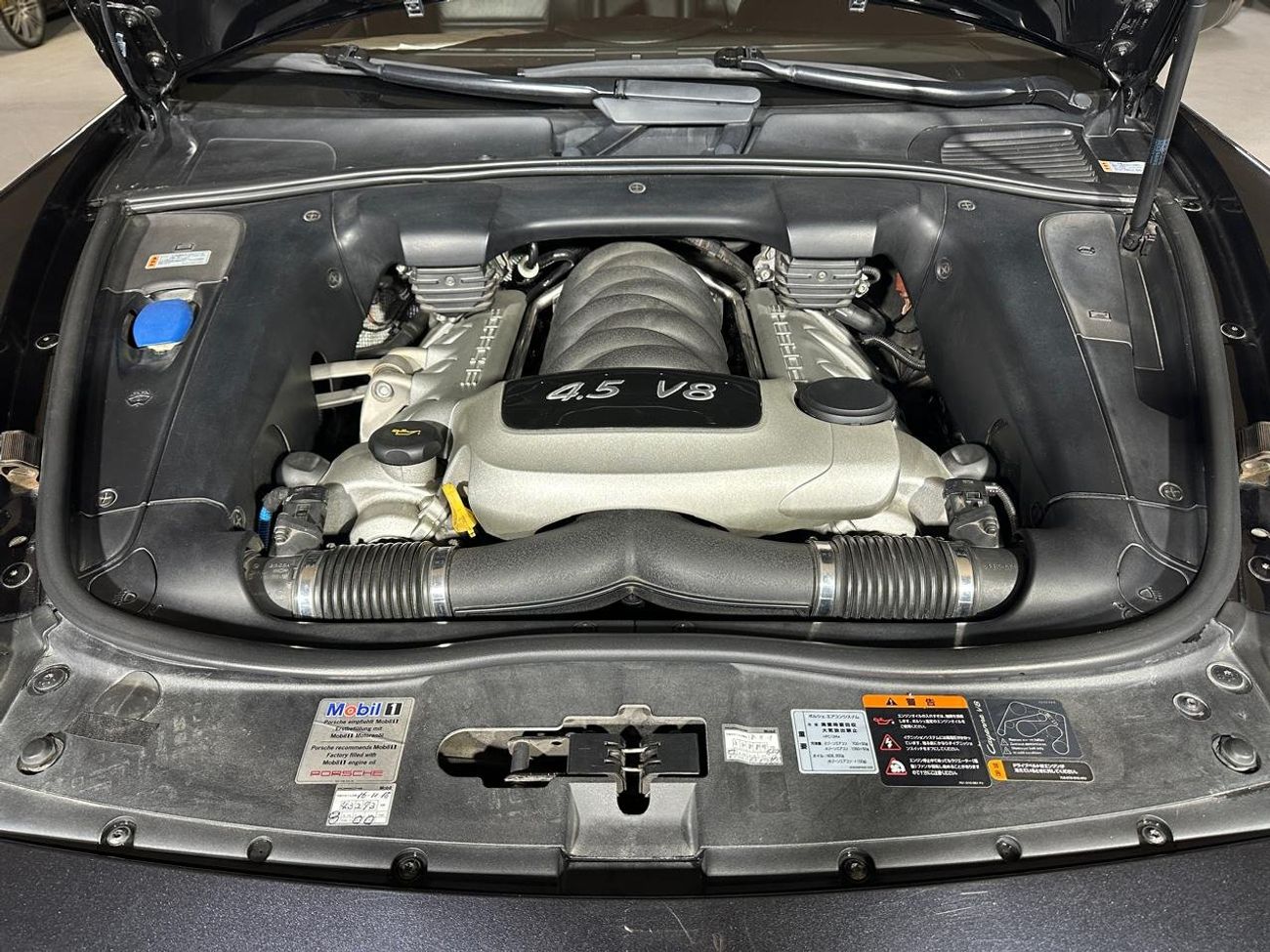 بورش كايان 4.5L | MANUAL TRANSMISSION | BLACK LEATHER SEATS | POWER SEATS