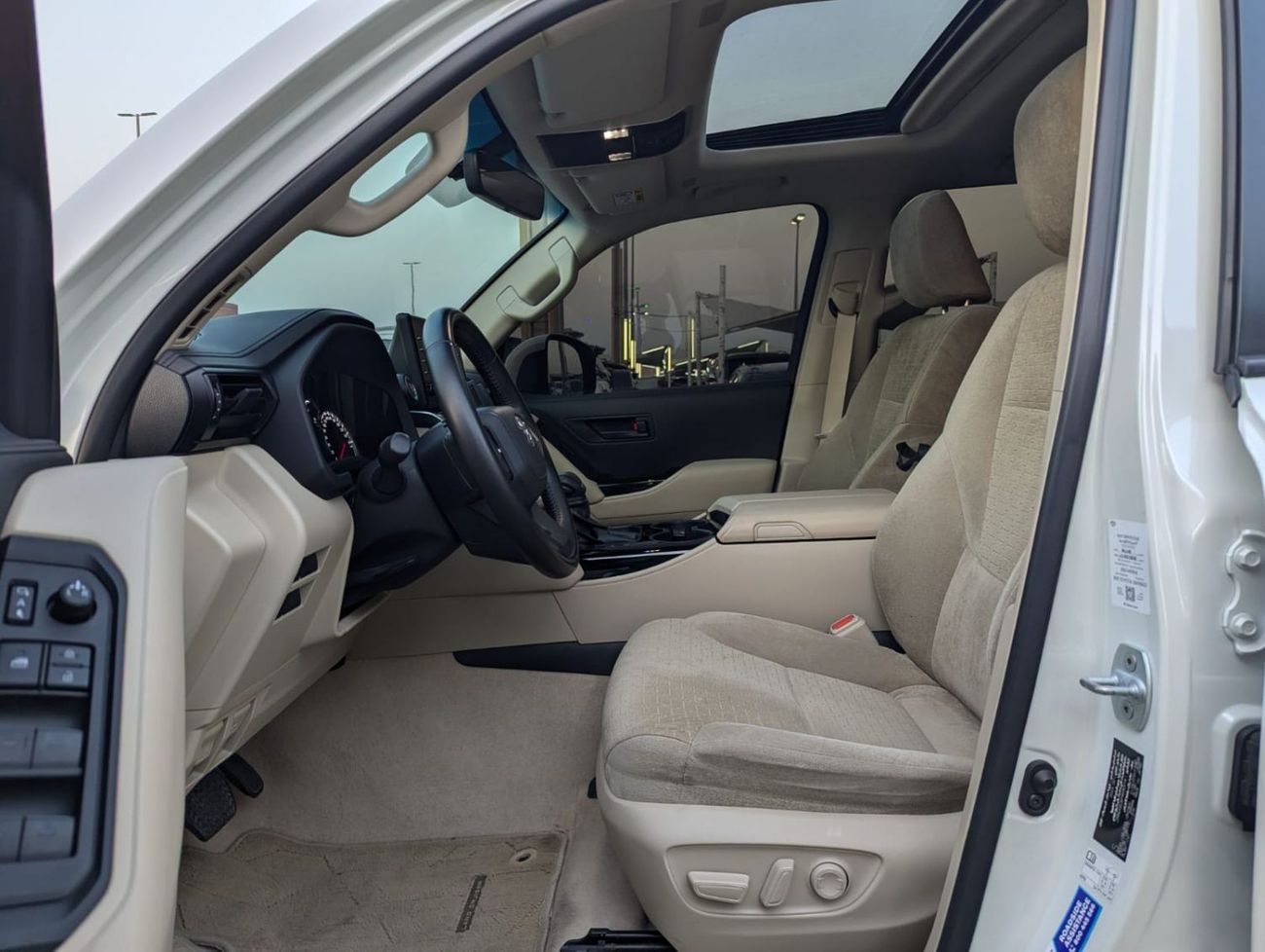 Toyota Land Cruiser GXR 4.0L Toyota land Cruiser 2023 GXR V6 4.0L clean car without accident without paint available in