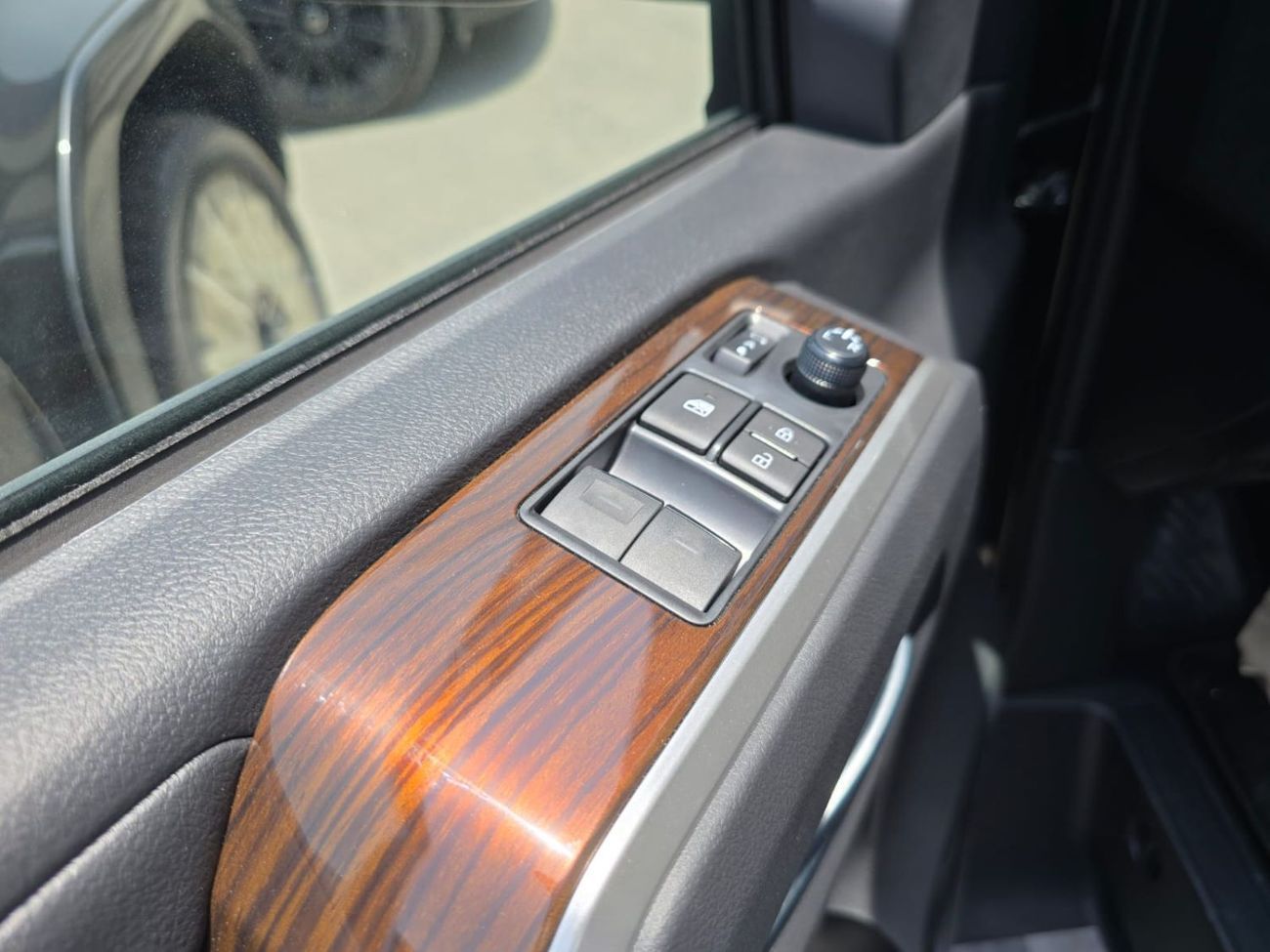 Toyota Granvia 3.5L V6 PETROL PREMIUM  6 SEATER FULL OPTION