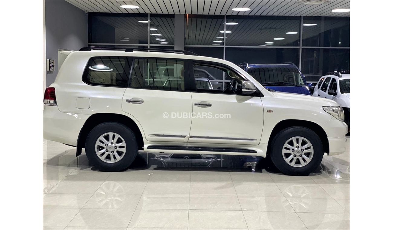Toyota Land Cruiser TOYOTA LAND CRUISER 2011 GXR V6 GCC WITH SUNROOF