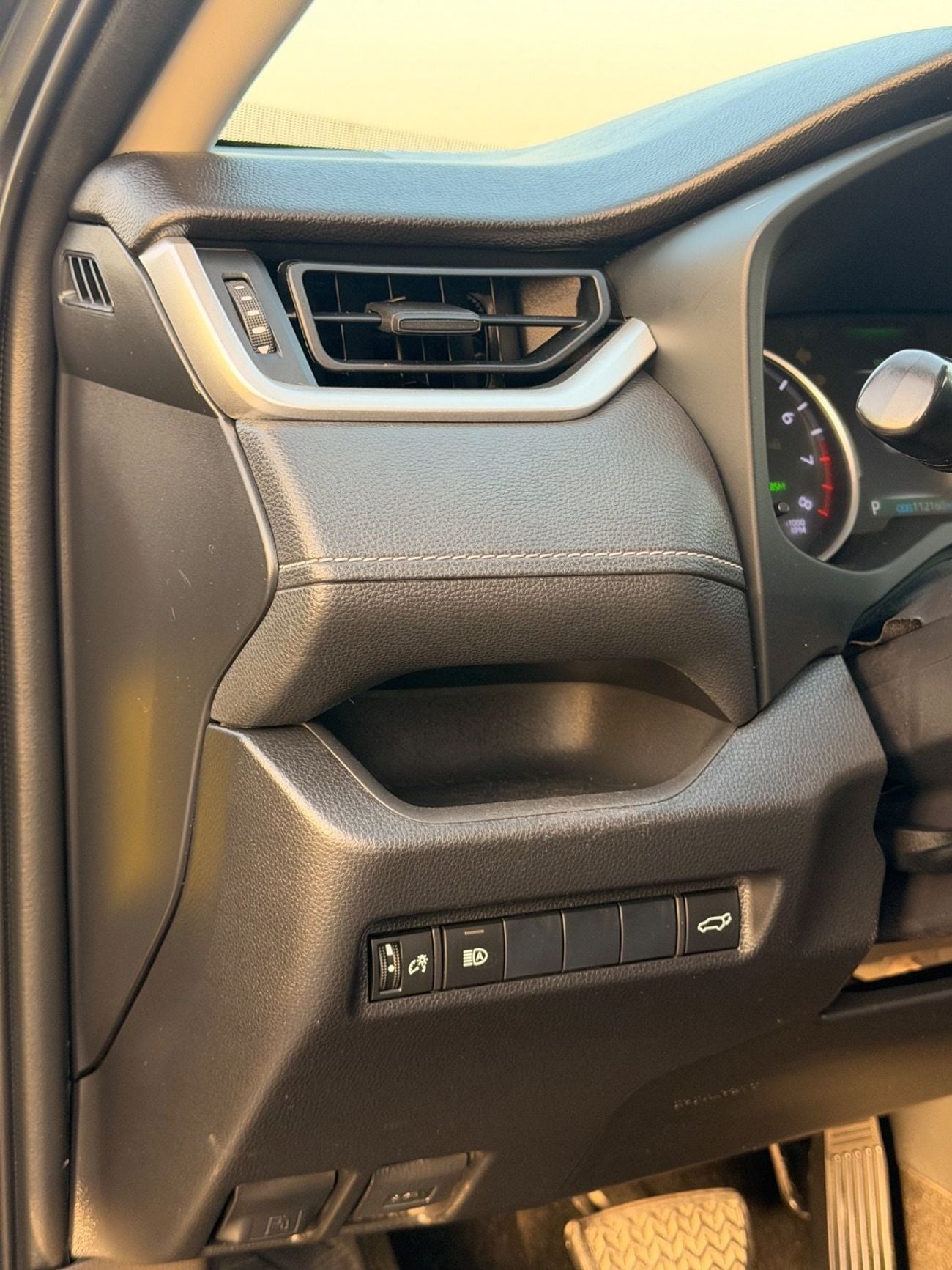تويوتا راف ٤ XLE 4x4 Drive Full option/ sunroof, push start