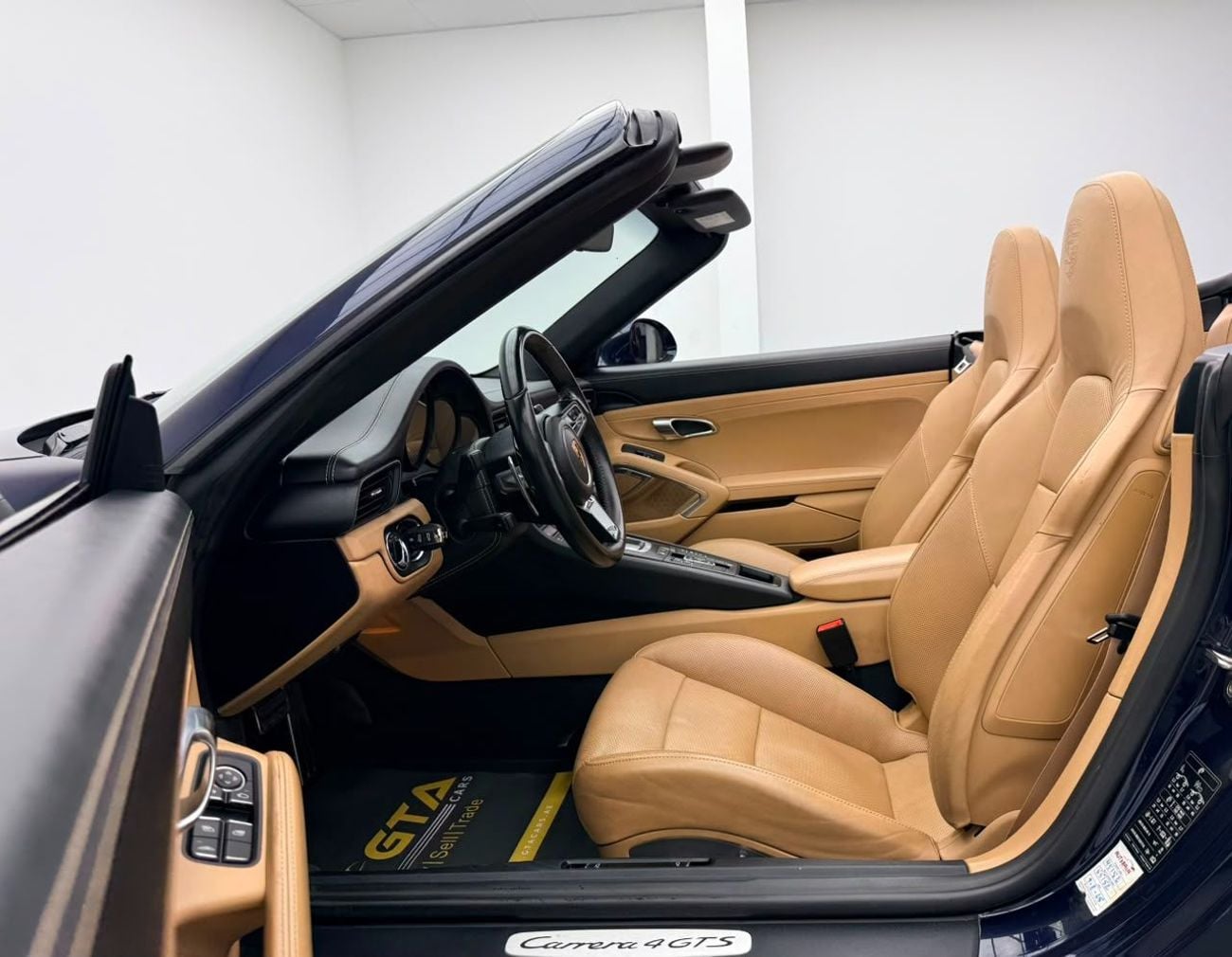 بورش 911 CARRERA 4GTS 2018 Porsche 911 Carrera 4 GTS Cabriolet, Full Service History, Fully Loaded, Excellent Condition