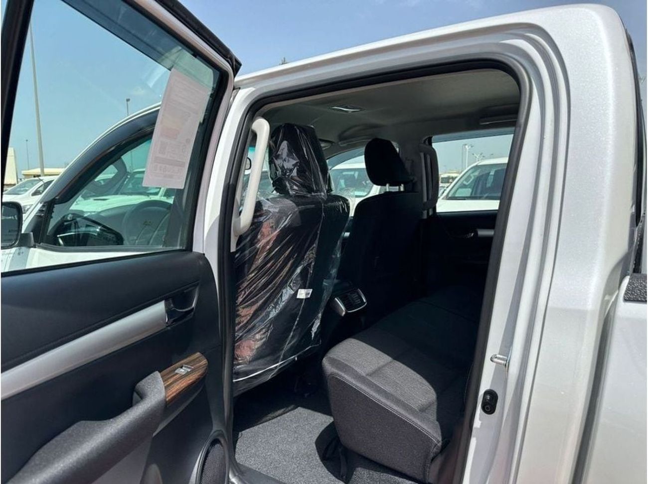 تويوتا هيلوكس TOYOTA HILUX 4.0 AT FENDER WHITE 2025