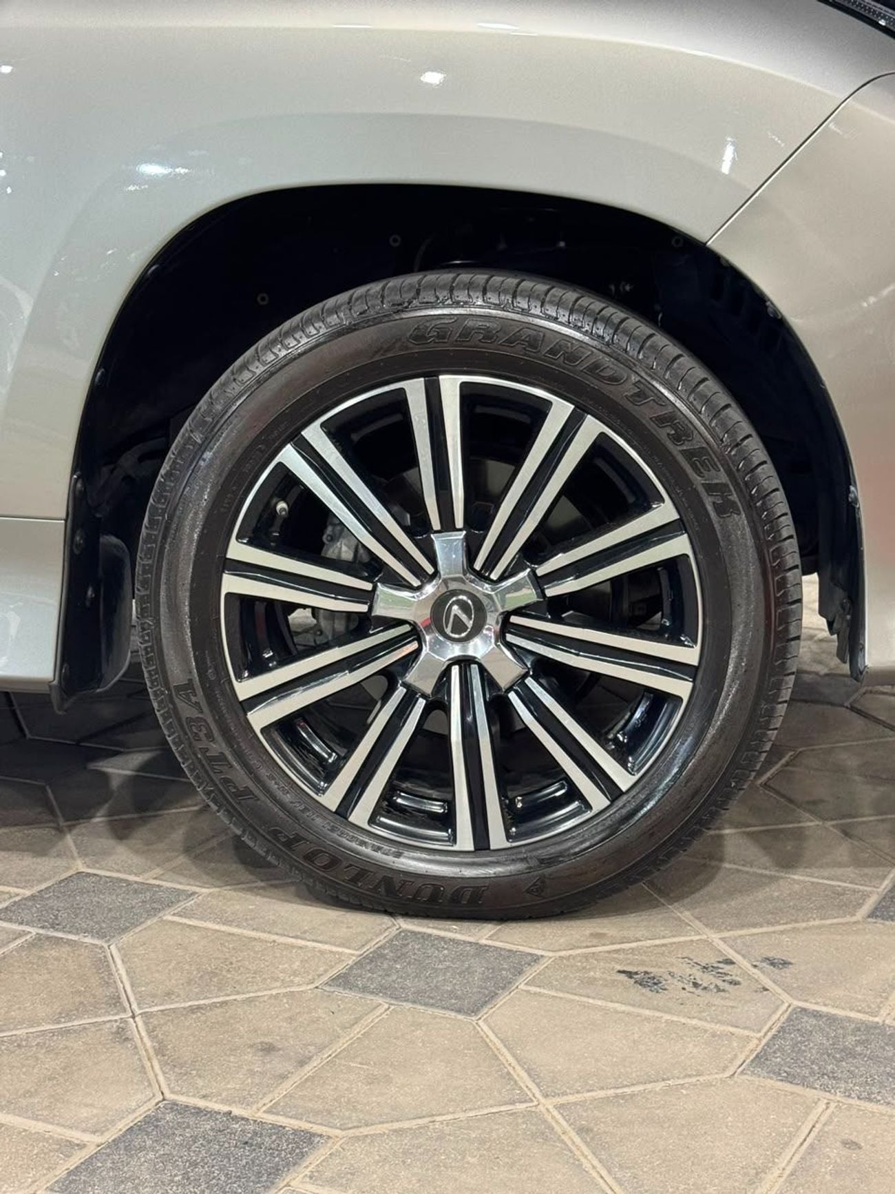 لكزس LX 570 PREMIER