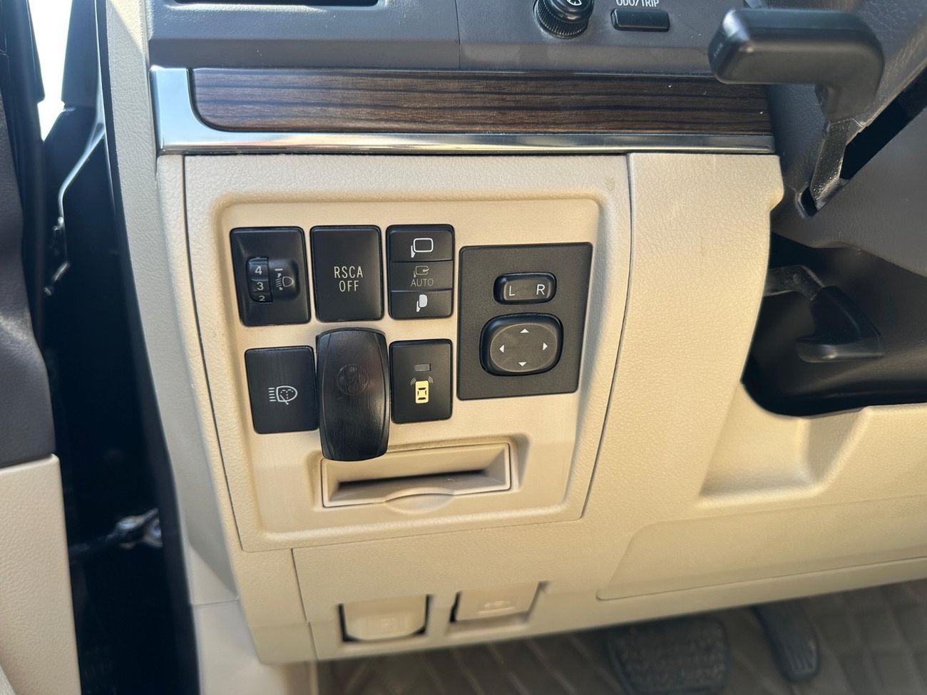 Toyota Land Cruiser GXR 4.0L (271 HP) 4WD