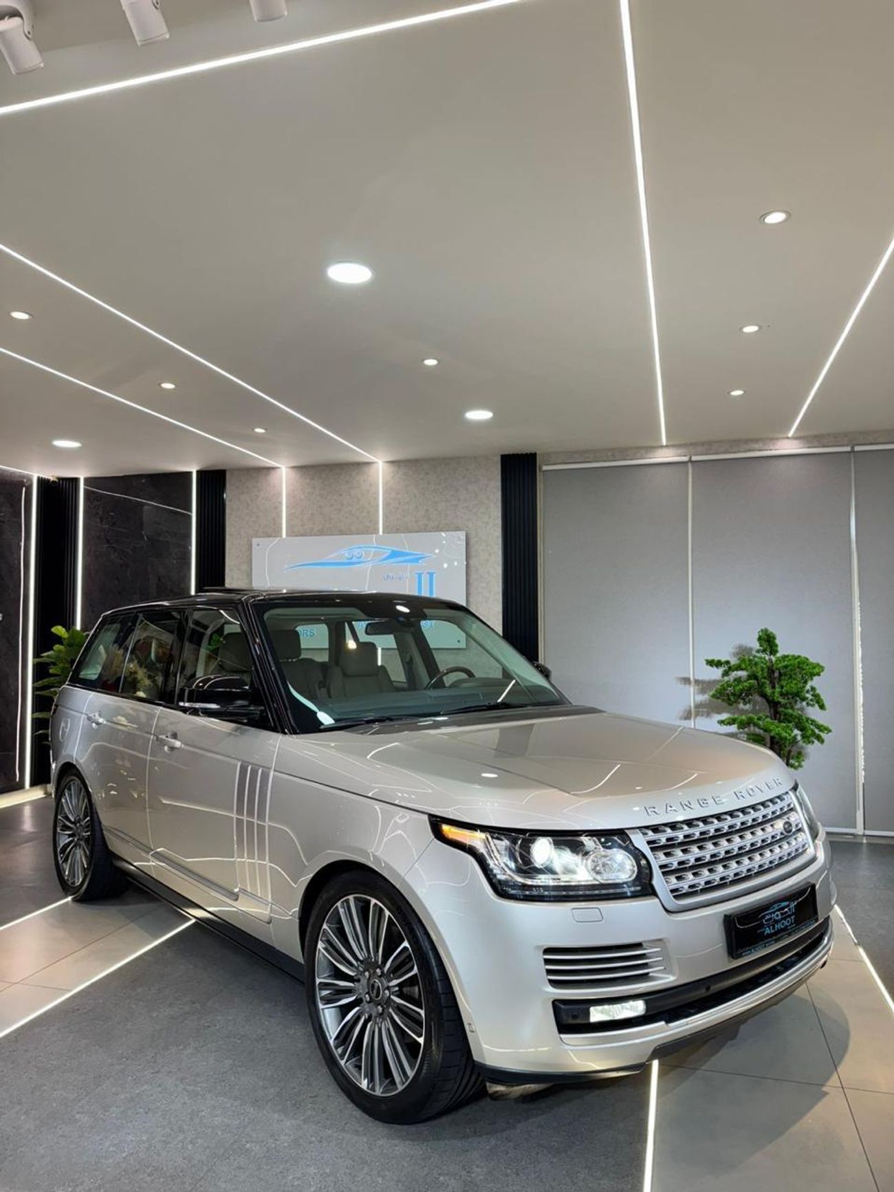 لاند روفر رينج روفر Autobiography 5.0L (510 HP) AUTOBIOGRAPHY GOLDEN RR VOGUE || GCC || SUPERCHARGED || TOP OPTIONS || F