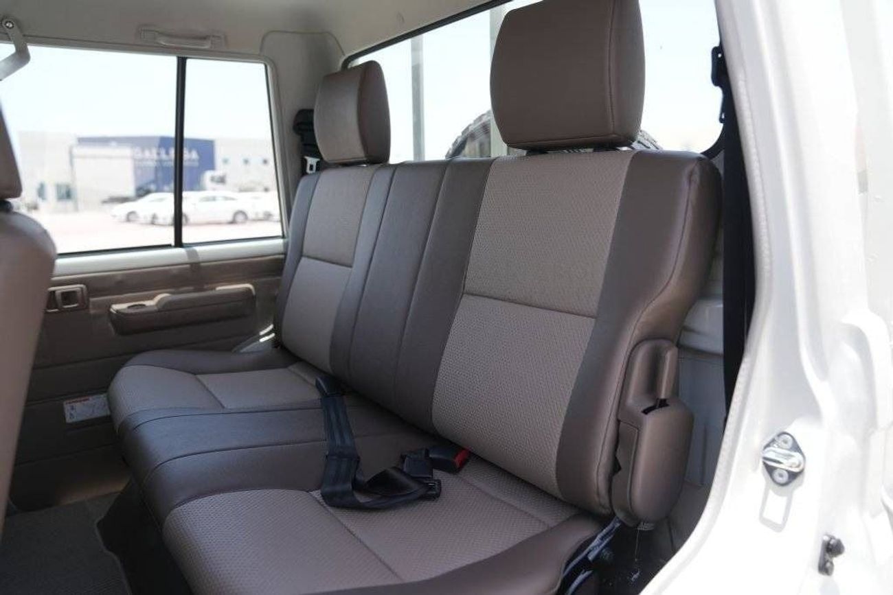 تويوتا لاند كروزر بيك آب 2025 Toyota Land Cruiser LC 79 DC 2.8L AT Diesel (White)