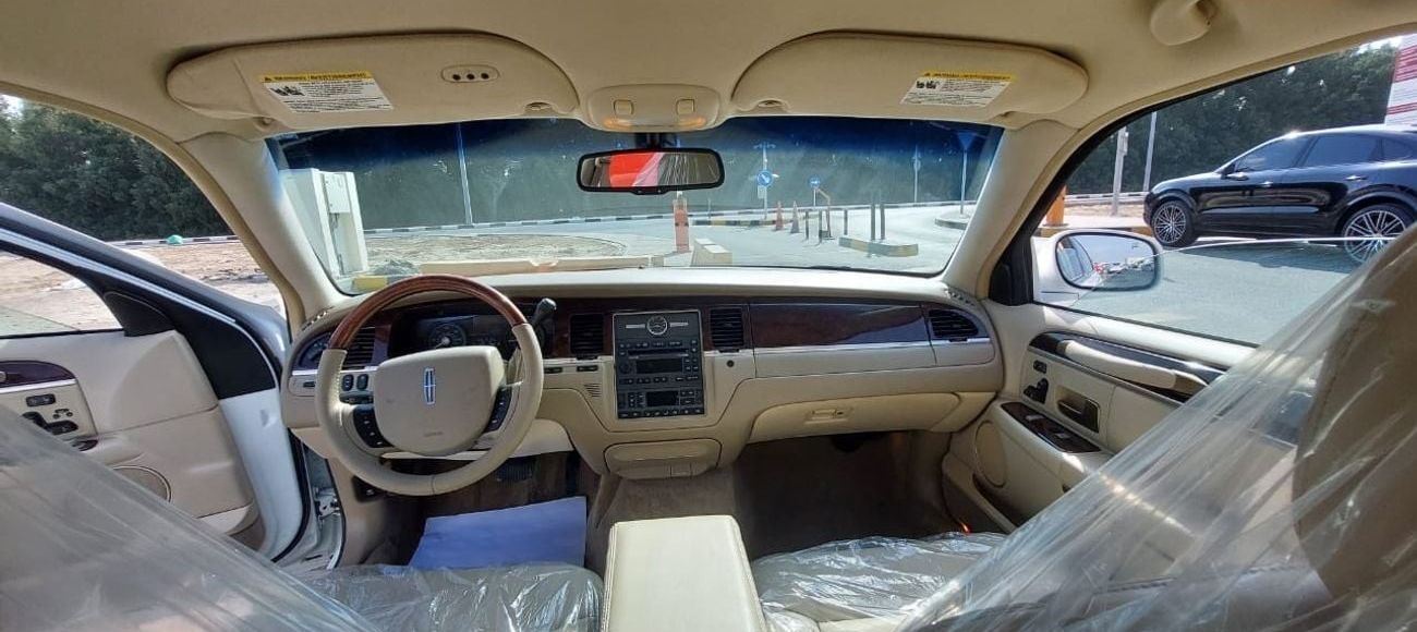 لينكولن تاون كار very clean car