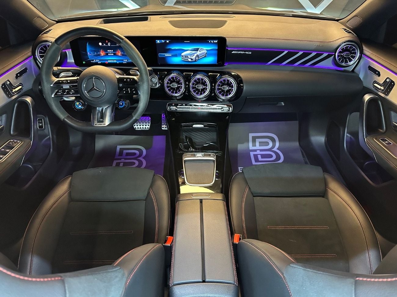 Mercedes-Benz CLA 35 AMG Premium + 2.0L MERCEDES-BENZ CLA 35 AMG | GCC | 2024 | UNDER WARRANTY & CONTRACT SERVICE (GARGASH) -