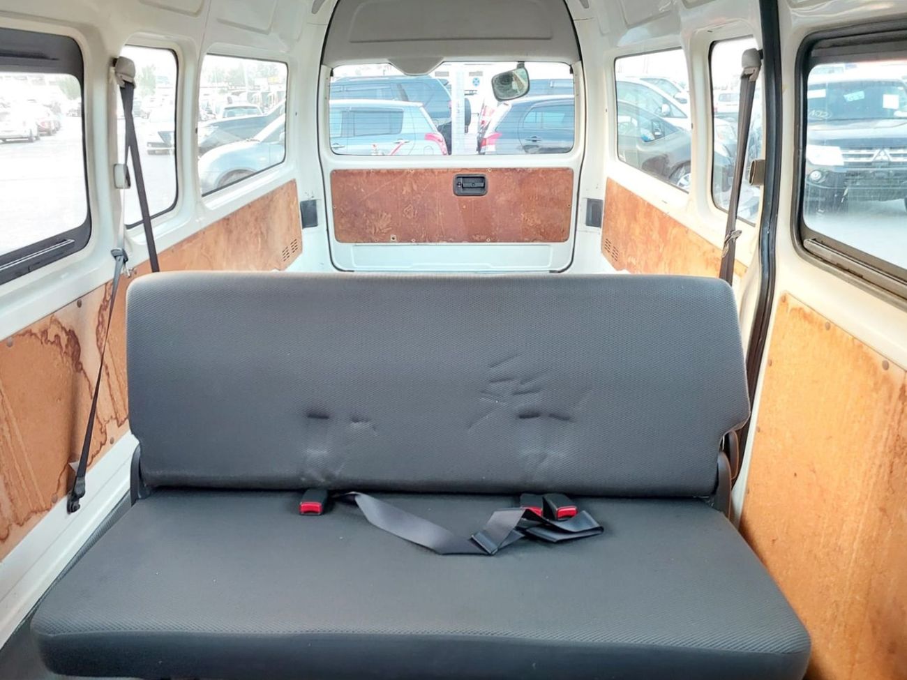 تويوتا هاياس TOYOTA HIACE VAN RHD 2015 MODEL 3.0 L DIESEL AUTOMATIC(PM16208)