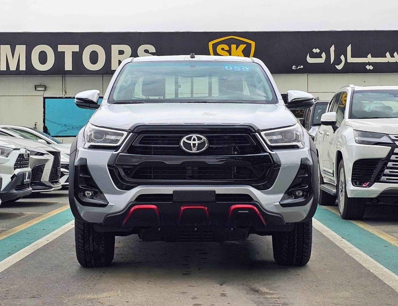 تويوتا هيلوكس SR5 TRD WOOD INTERIOR W VISOR / 4.0L PETROL V6 4WD / BLIND SPOT / DIFFLOCK / DVD+CAMERA (CODE # H6A)