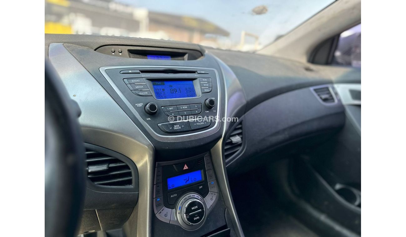 هيونداي إلانترا Hyundai Avante 2014 coupe  4 cylinders  Fuel full option  Sunroof