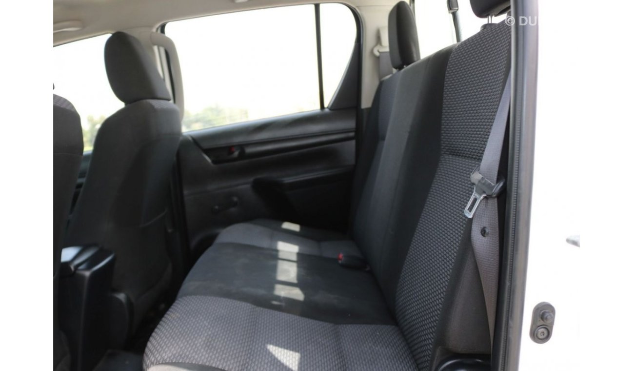 تويوتا هيلوكس GL GL 2016 | TOYOTA HILUX GL - 4X4 - D/C - A/T 2.7L  - PETROL - WITH GCC SPECS AND EXCELLENT CONDITI