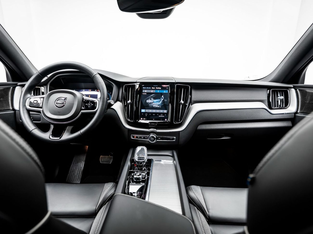 فولفو XC 60 2.0T B5 MHEV R Design (AWD)