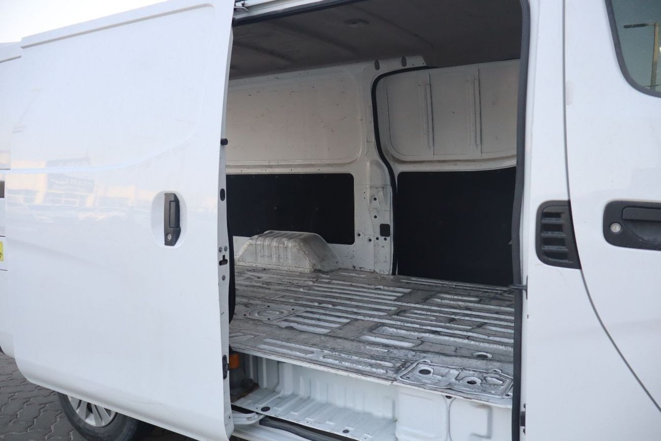 نيسان أورفان Panel Van Std 2.5L M/T (3 Seater) Petrol (5 Door)