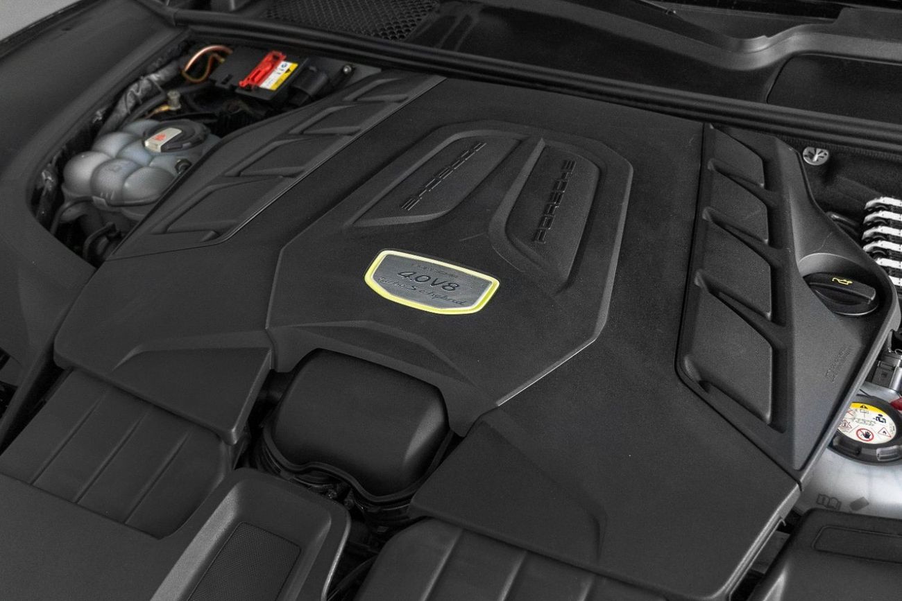 Porsche Cayenne 2020 Porsche Cayenne Coupe Turbo S E Hybrid / Porsche Warranty