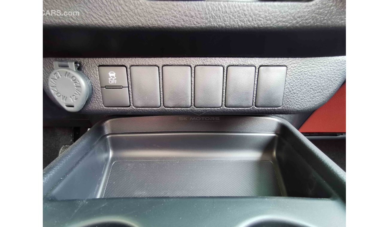 تويوتا هيلوكس 2.8L 4CY Petrol, 17" Rims, Fabric Seats, Xenon Headlights, Dual Airbags, CD Player (CODE # THBS03)