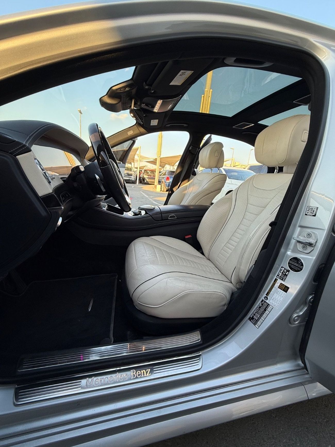 مرسيدس بنز S 560 Std 4.0L (463 HP)