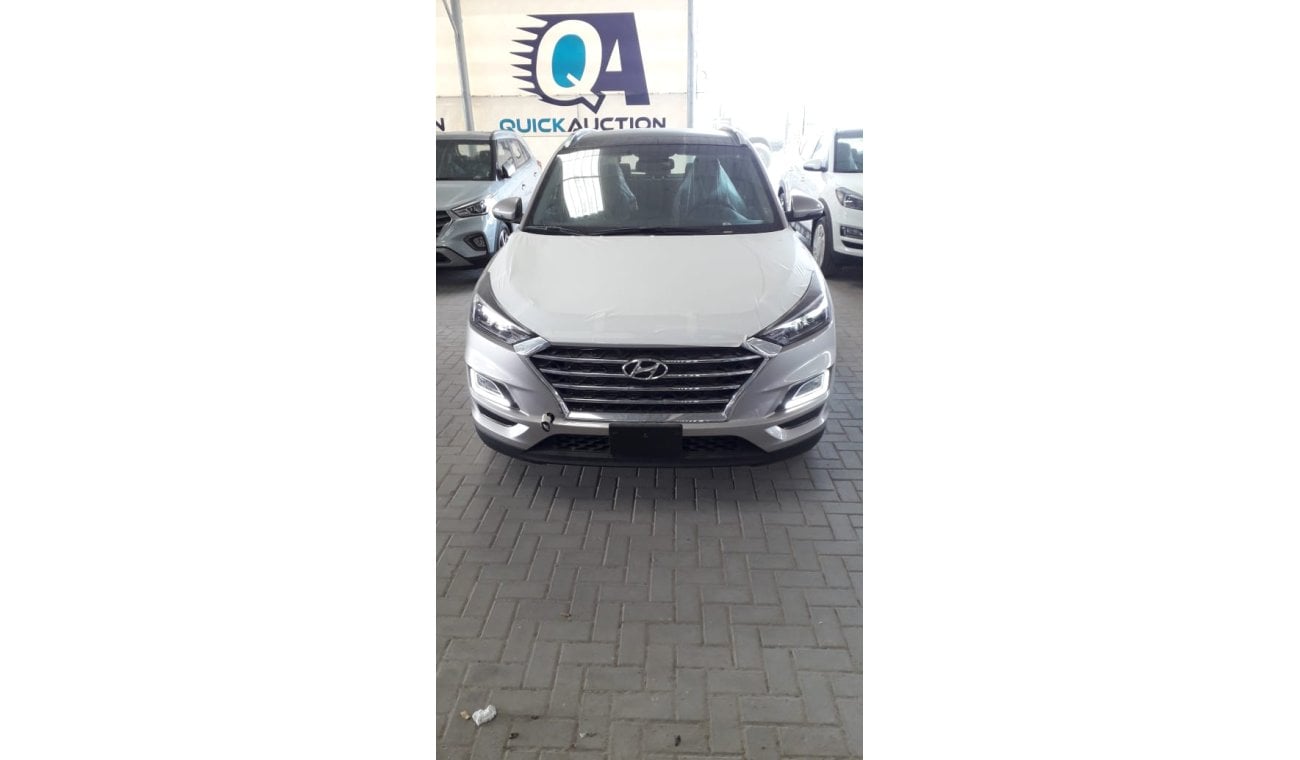 Hyundai Tucson 1.6L GDI, PUSH START, DRIVER POWER SEAT, SUNROOF, COOL BOX, 19" RIM, WIRELESS CHARGER, LOT-HT16