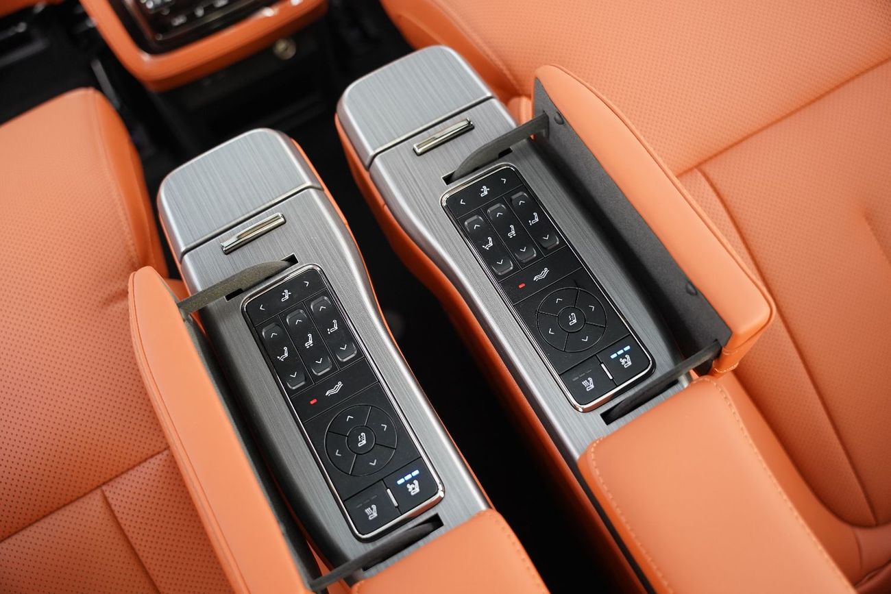 روكس 01 2026 ROX 01 VIP  Hybrid 6-Seaters GCC with 2 keys AWD 0Km