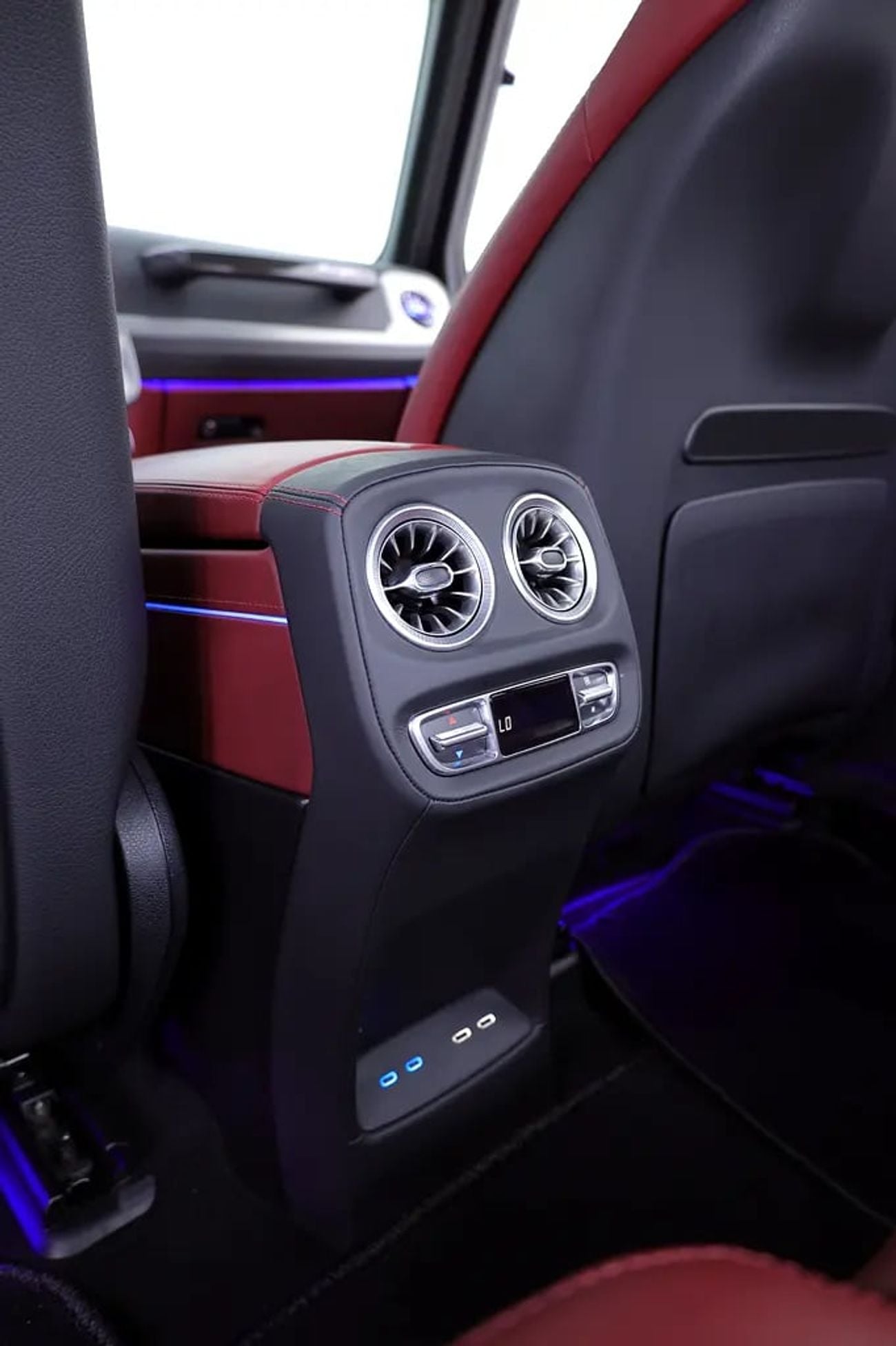 Mercedes Benz G63 AMG G63 GCC DOUBLE NIGHT PACKAGE - FULL EXT/INT CARBON + REAR MONITOR + 5 YEARS WARRANTY+SERVICE GARGASH