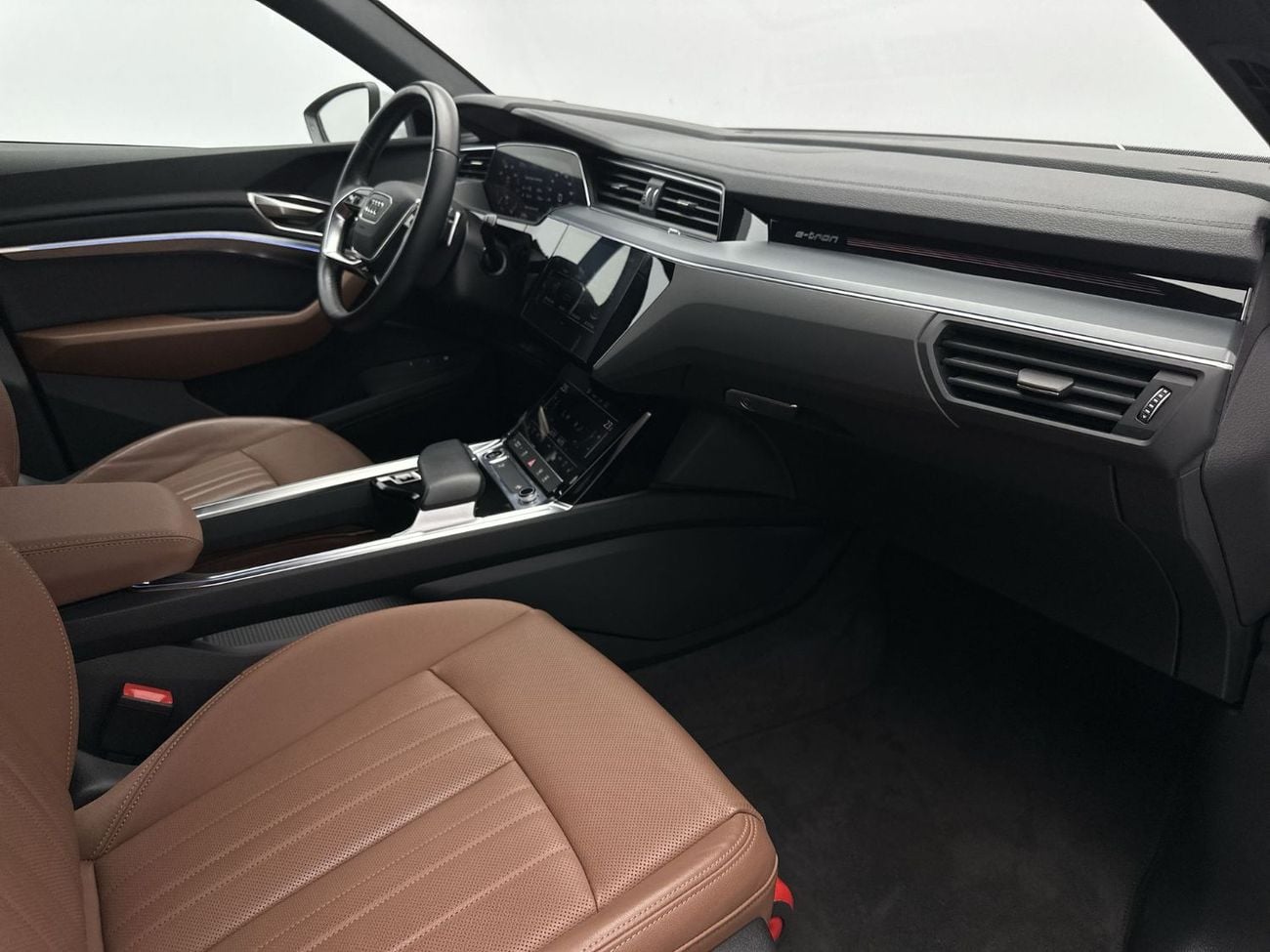 أودي Q8 إي ترون 55 quattro Advanced Q8 Advanced 55 e-tron quat 408hp (Ref# 28451)