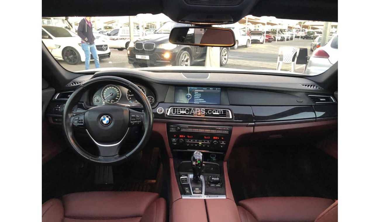 بي أم دبليو 750Li موديل 2010 خليجي فل مواصفات شاشات خلفيه  تحديد مسار مالك واحد بصمه 5 كاميرات