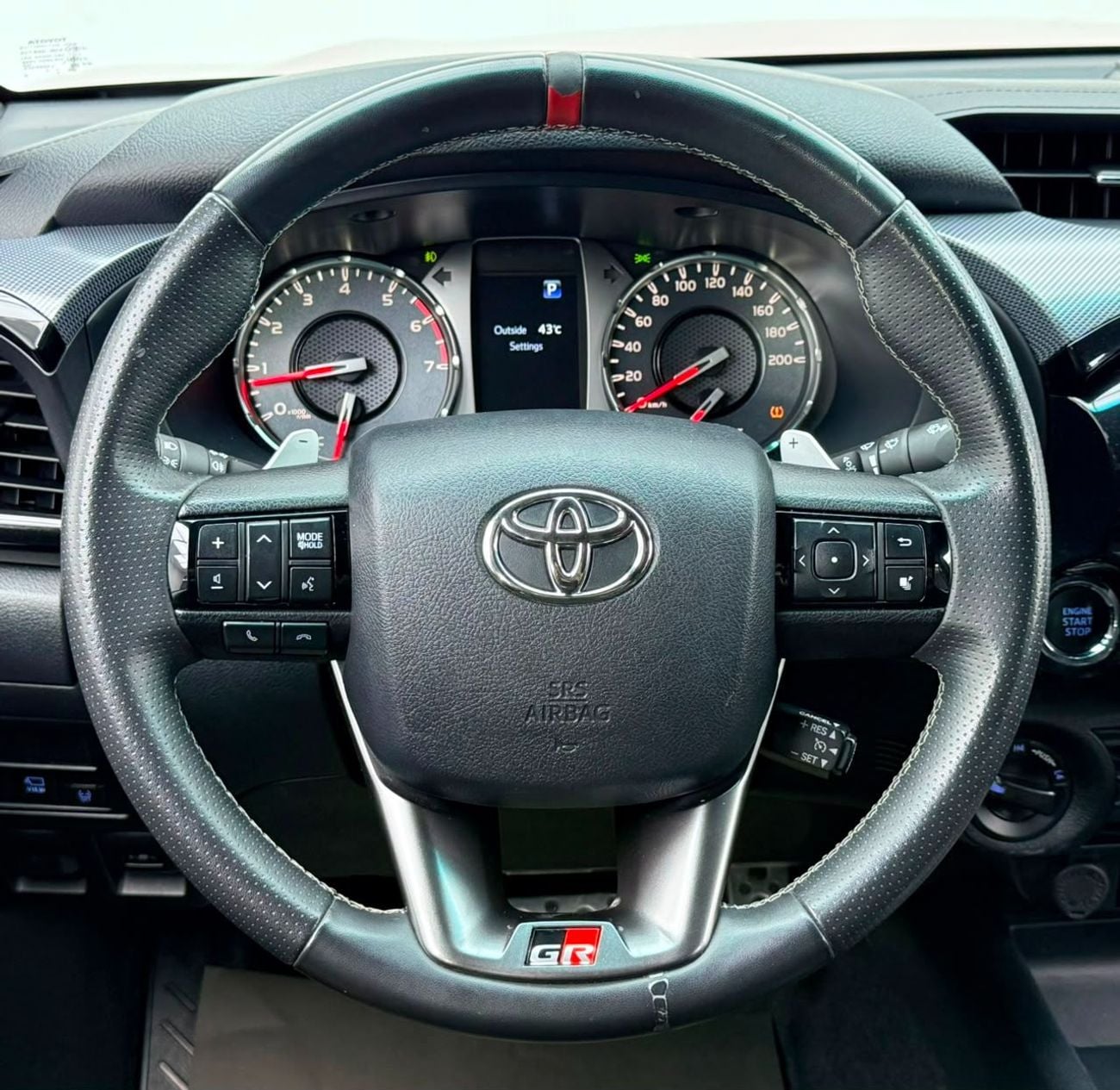 Toyota Hilux GR SPORT