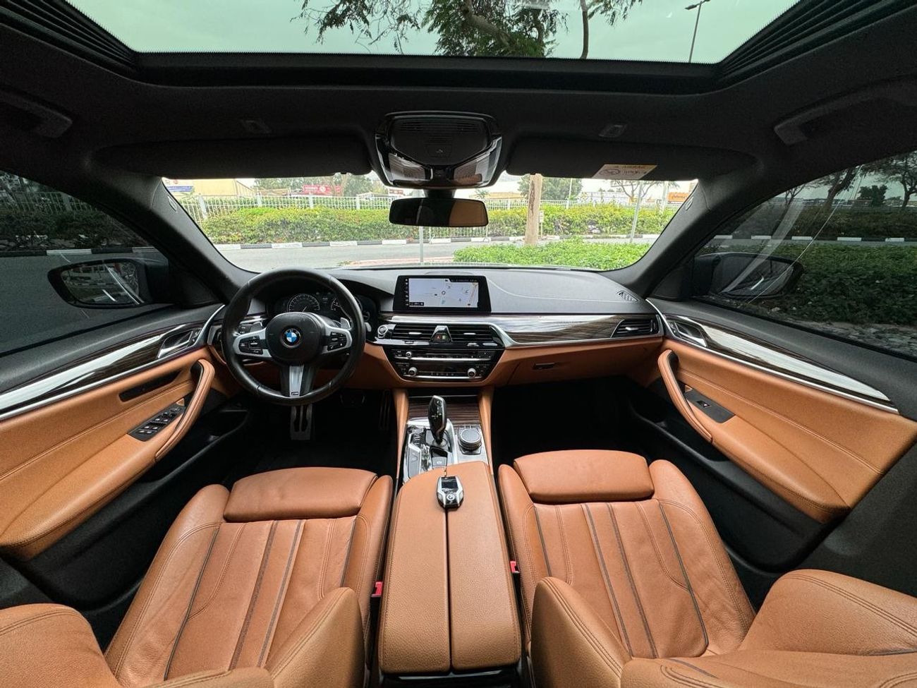 بي أم دبليو 520i GREAT OFFER BMW 520i M KIT 2018 GCC FULL OPTIONS