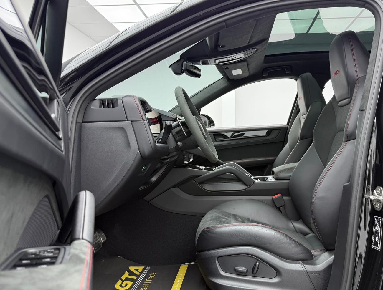 Porsche Cayenne 2025 Porsche Cayenne GTS, 2027 Porsche Warranty, Sport Chrono Package, Very Low Km, GCC