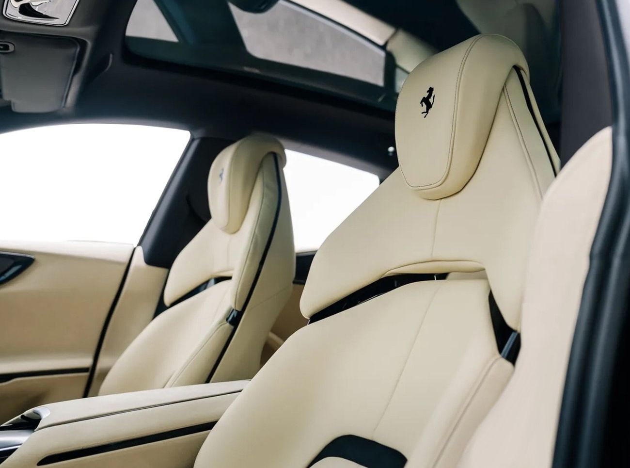 فيراري بوروسانجوي Bianco Fuji Pearl White | Cream Leather & Leather Interior | Full Carbon