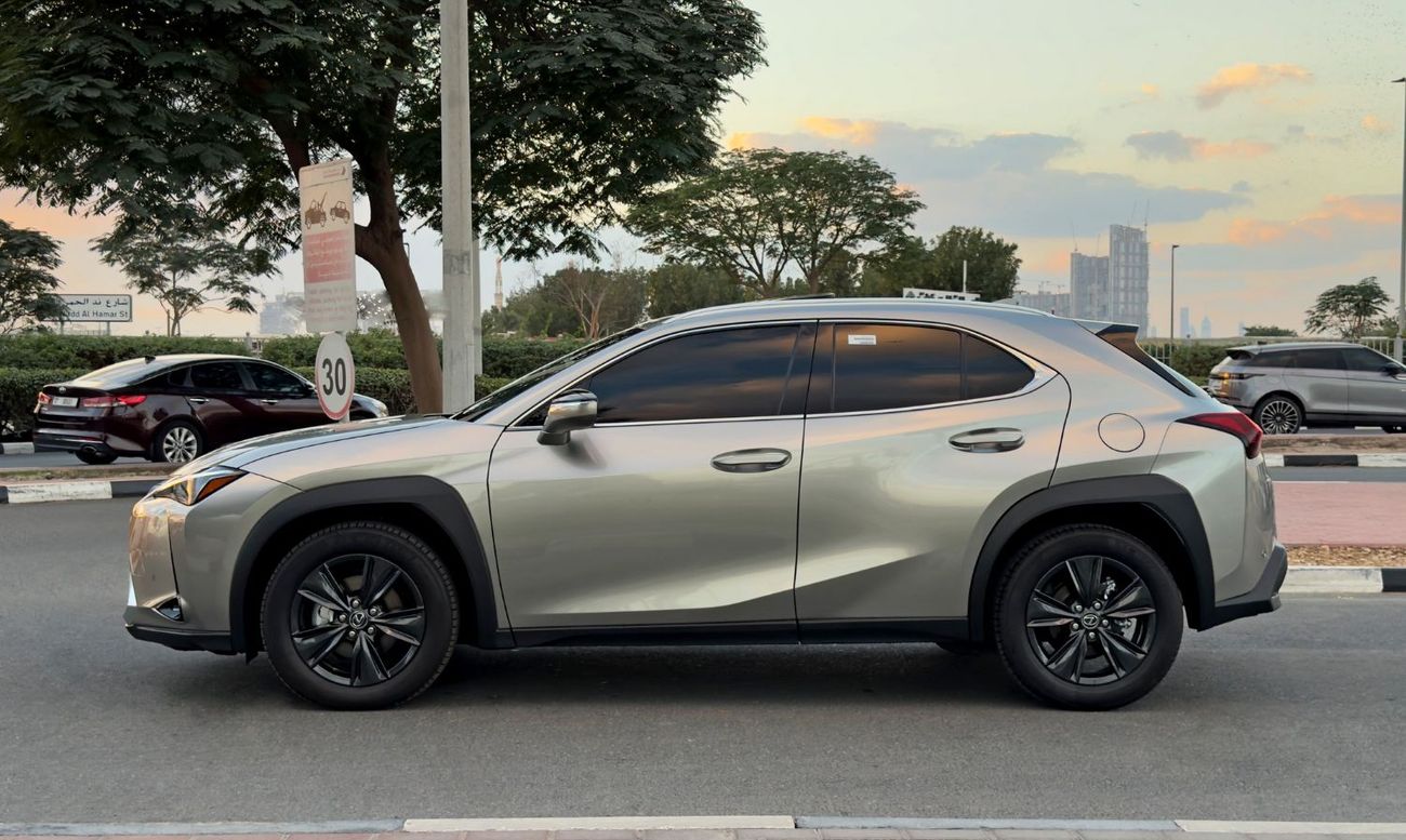 لكزس UX300h Premier 2.0L