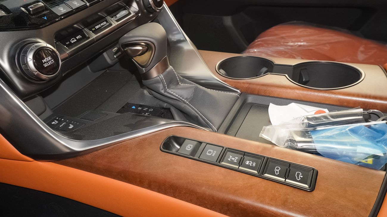 لكزس LX 600 KURO 3 5L V6  4 Seats