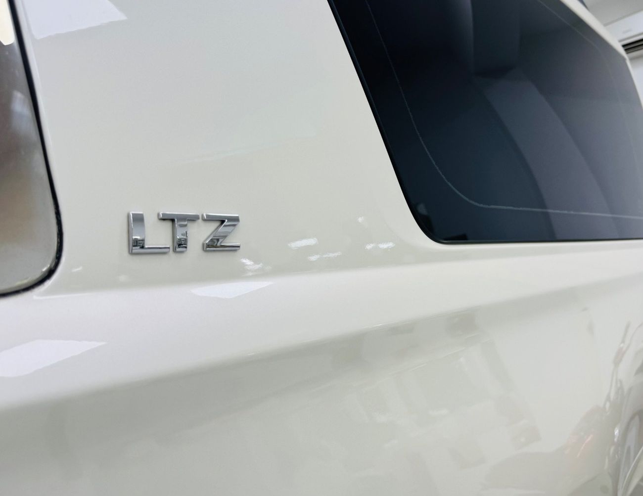 Chevrolet Suburban LTZ 5.3L 4WD