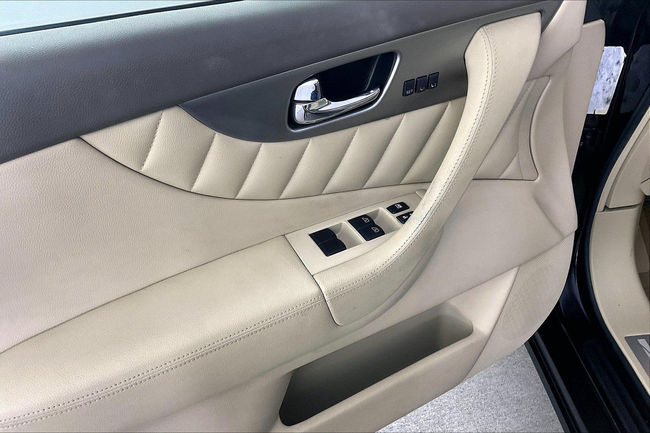 Infiniti QX70 Luxury / Luxe Sensory | Guaranteed Warranty | 0 Down Payment