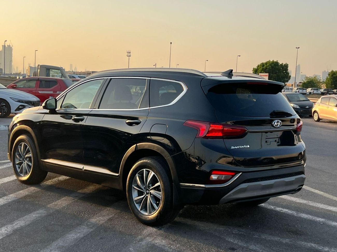 Hyundai Santa Fe 2019 Hyundai Santa - Full Option - 2.4L - V4 - Panoramic View - Push Start - Leather and Electric-36