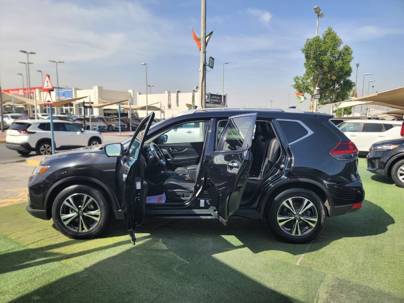 نيسان إكس تريل S 2.5L FWD (5 Seater)