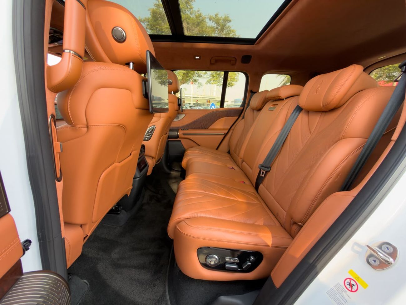 Yangwang U8 STANDARD USED 2024 YANGWANG U8 EREV | 2.0L 1,180 HP | 60000 KM | WARRANTY&SERVICE
