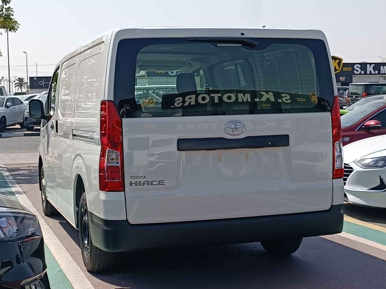 Toyota Hiace CARGO LOW ROOF TOYOTA HIACE CARGO LOW ROOF || 3.5L PETROL A/T V6 (CODE # HCLRAE)