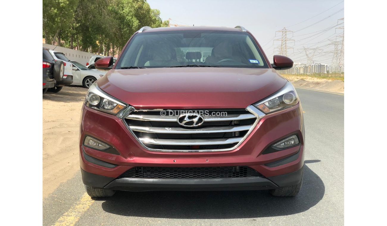 Hyundai Tucson 2.0L, Alloy Rims 17'', Back Camera, CD -Player, Fabric Seats, Tuner Audio/Radio, Fog Lights, LOT-686